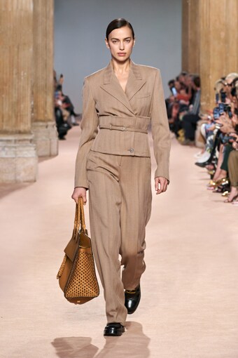 ferragamo sfilata mfw beyond the magazine