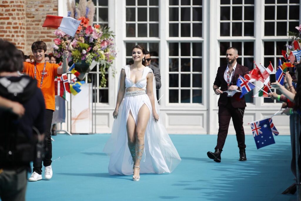 Look-Turquoise-Carpet-Eurovision-Reggia-Venaria-Reale-Beyond-the-Magazine