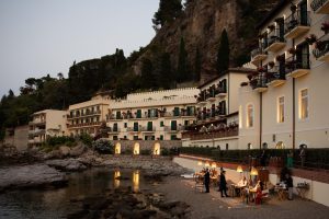 Brizza, ristorante presso la spiaggia privata di Villa Sant'Andrea, a Belmond Hotel, Taormina