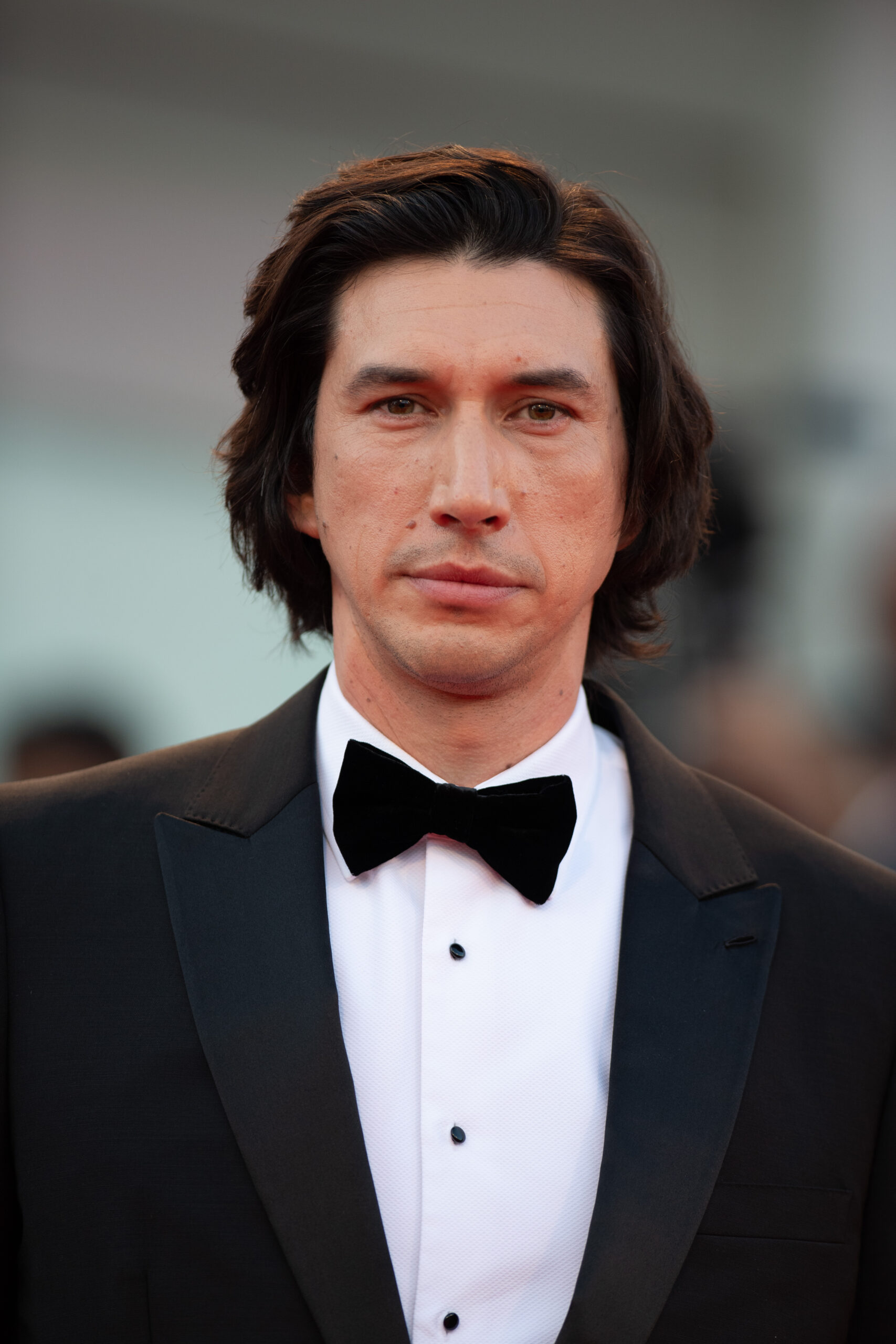 Adam Driver sul Red Carpet d'apertura della mostra del Cinema di Venezia per il film White Noise