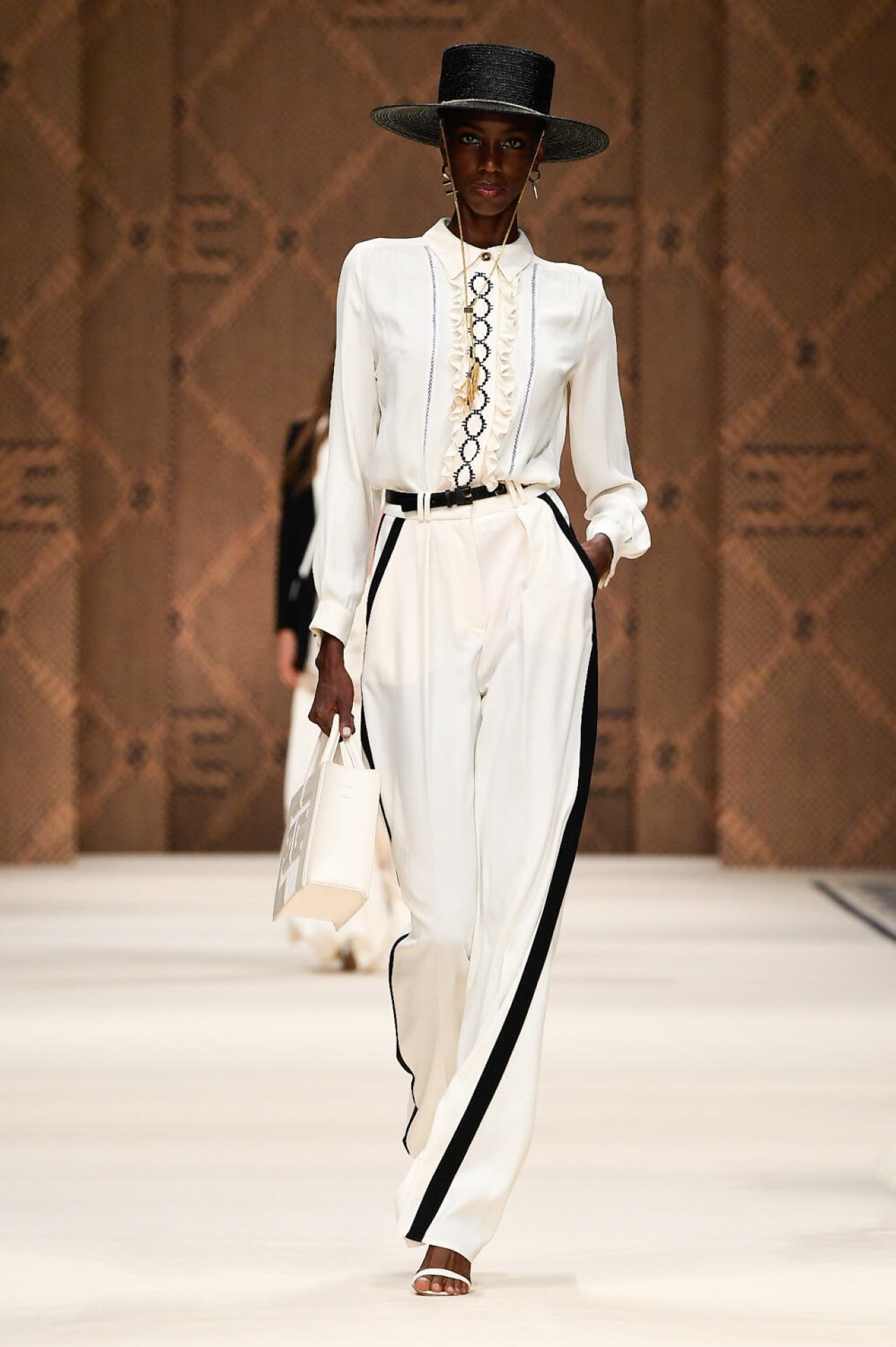 Elisabetta Franchi MFW SS23, articolo su Beyond the Magazinee