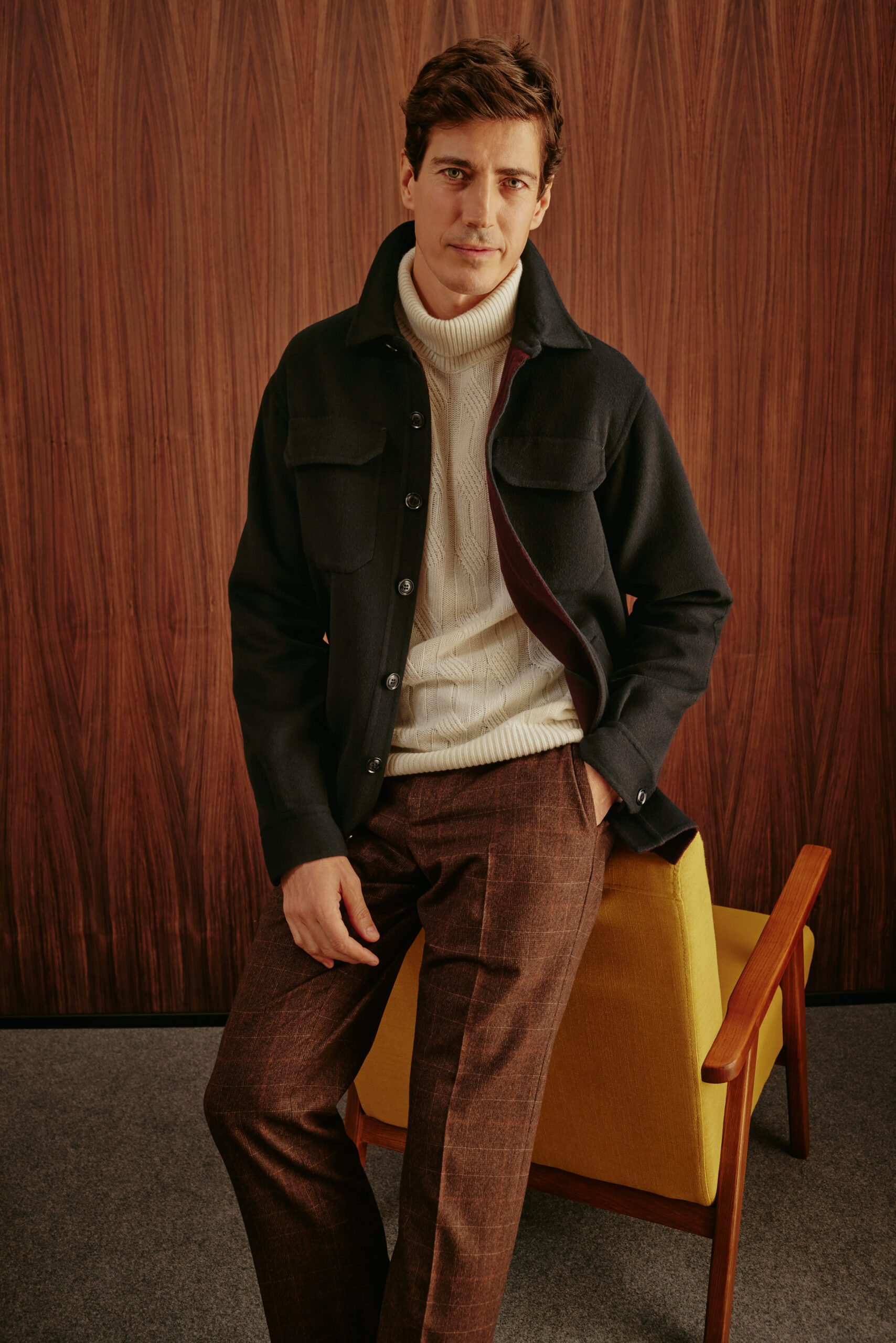 Brett Johnson, navy jacket, articolo su Beyond the Magazine