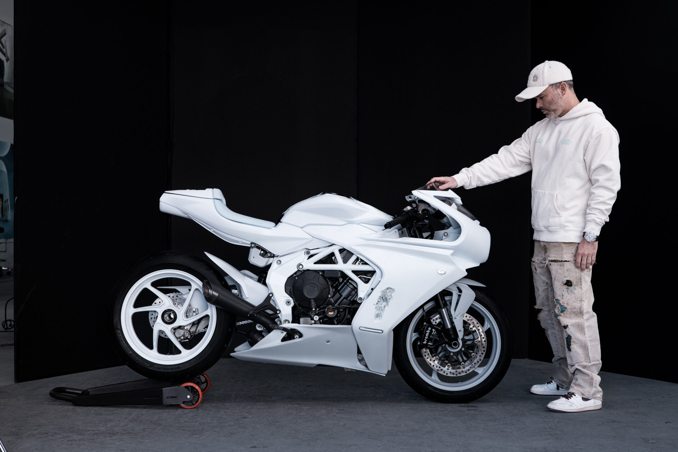 Superveloce Arsham, Daniel Arsham, MV Augusta Collaborazione, articolo su Beyond the Magazine