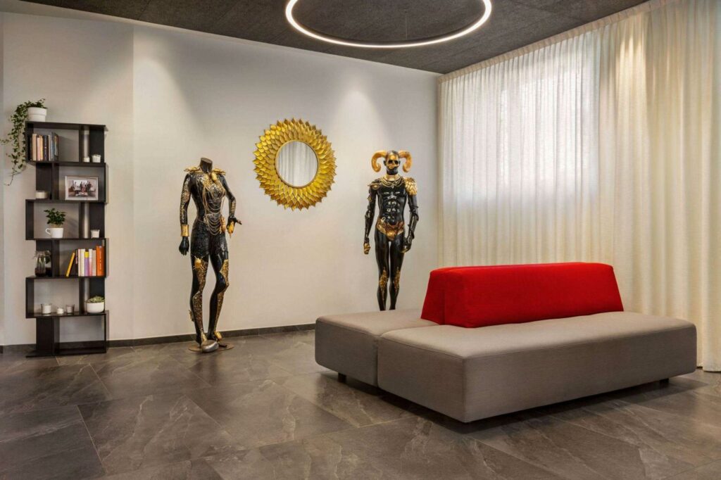 Amedia Hotel Lounge, Articolo su The Hub